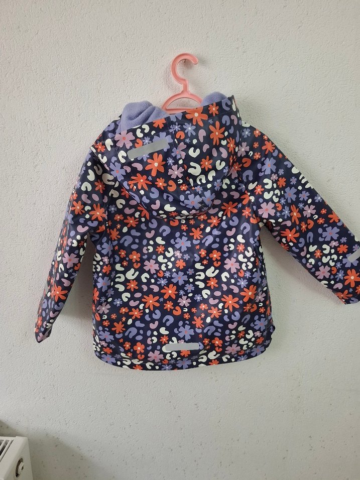 Kız Çocuk Kapüşonlu Renkli Desenli Yağmurluk - Görsel 2