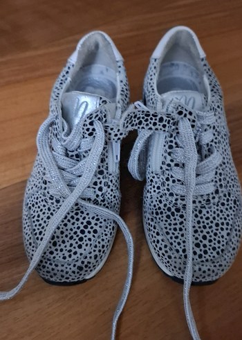 Kız Çocuk Gri Yılan Desenli Bağcıklı Spor Ayakkabı - Görsel 2