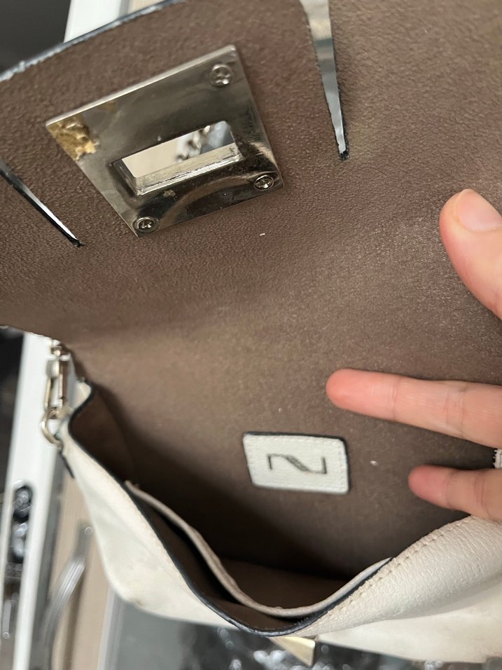 Beyaz Zincir Detaylı Deri Kadın Çanta - Görsel 4