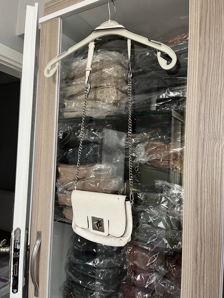 Beyaz Zincir Detaylı Deri Kadın Çanta - Görsel 2