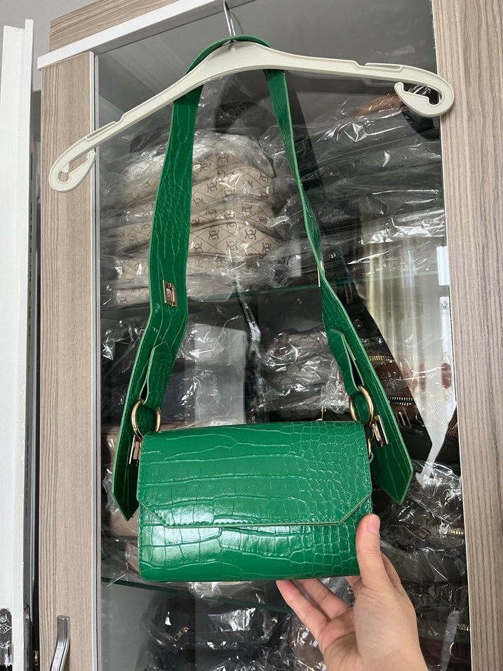 Yeşil Parlak Deri Kadın Omuz Çantası - Görsel 3