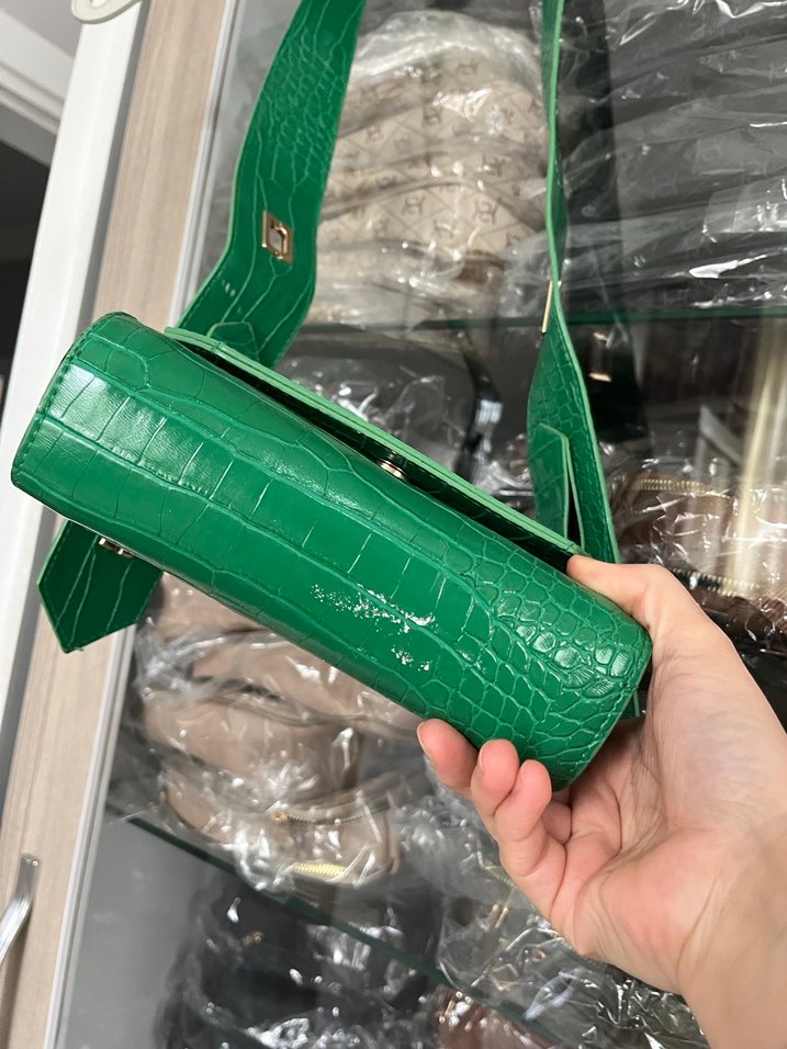 Yeşil Parlak Deri Kadın Omuz Çantası - Görsel 4