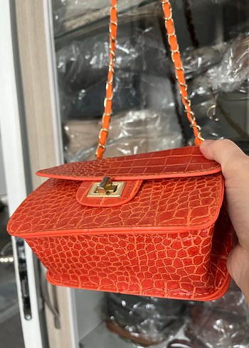 Turuncu Zincir Detaylı Yılan Desenli Deri Çanta - Görsel 4