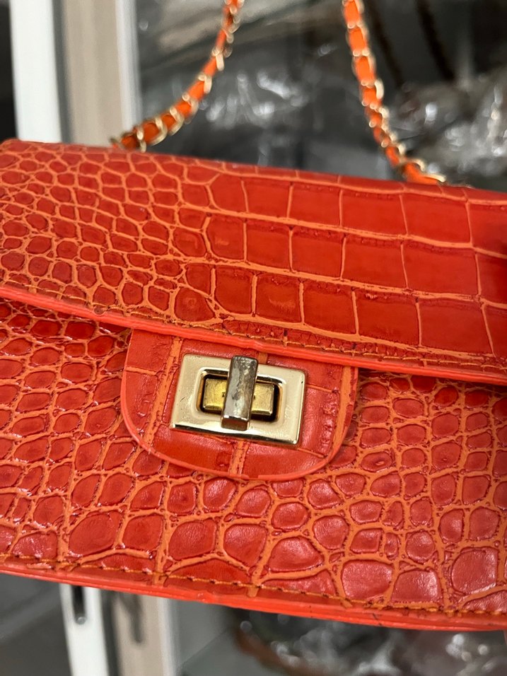 Turuncu Zincir Detaylı Yılan Desenli Deri Çanta - Görsel 3