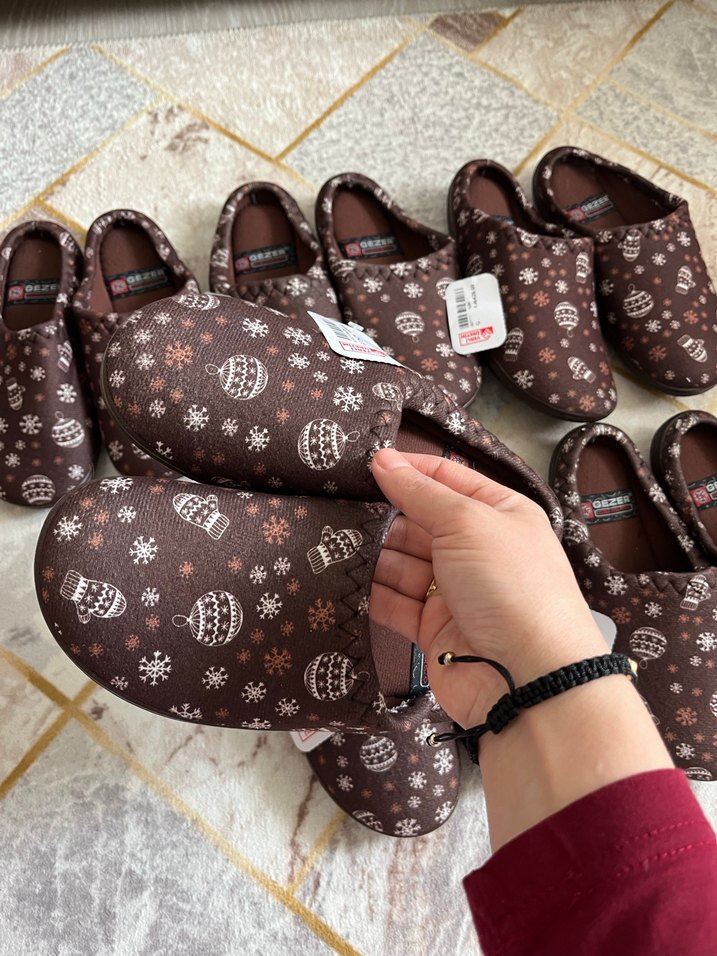 Kahverengi Nakışlı Kadın Ev Terliği - Görsel 2