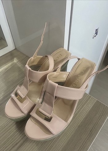Zara Bej Yılan Desenli Dolgu Topuklu Kadın Ayakkabı