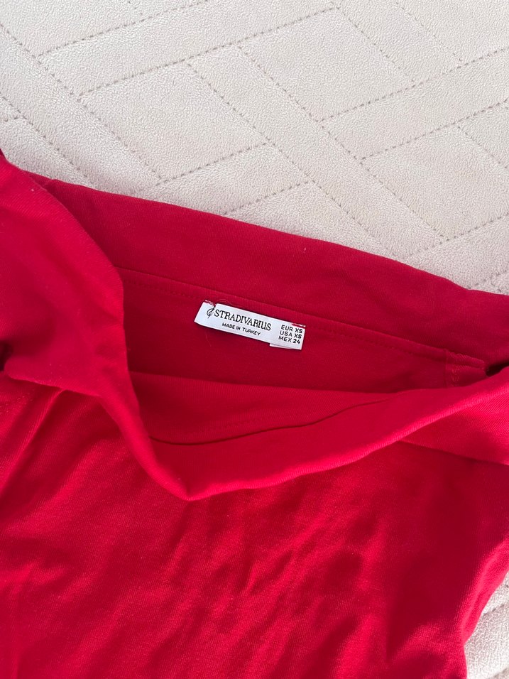 Kırmızı kayık yaka tişört - Görsel 3