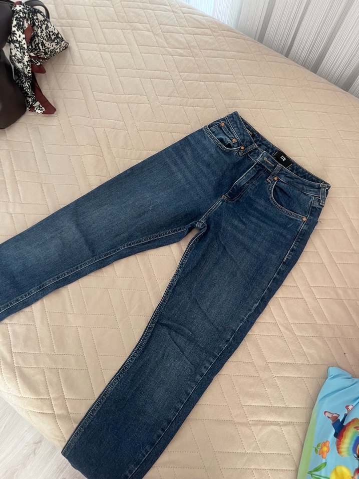 Düğmeli Normal Kesim Kadın Mavi Denim Pantolon - Görsel 4