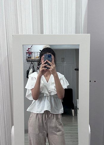 Fırfırlı Beyaz Keten V Yaka Mini Bluz - Görsel 4