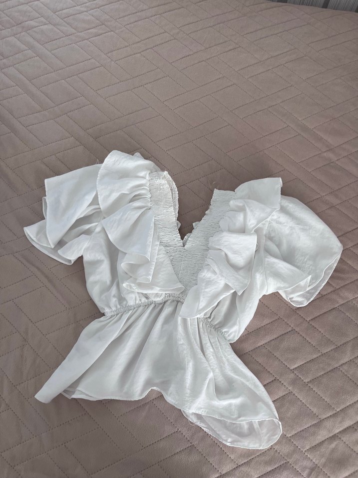 Fırfırlı Beyaz Keten V Yaka Mini Bluz - Görsel 2