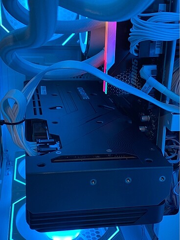  Beden Renk GIGABYTE Radeon RX 7700 XT GAMING OC Edition 12GB GDDR6 192 Bit