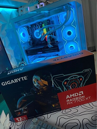 GIGABYTE Radeon RX 7700 XT GAMING OC Edition 12GB GDDR6 192 Bit