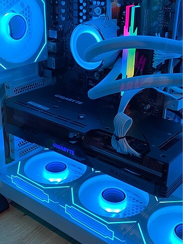  Beden GIGABYTE Radeon RX 7700 XT GAMING OC Edition 12GB GDDR6 192 Bit
