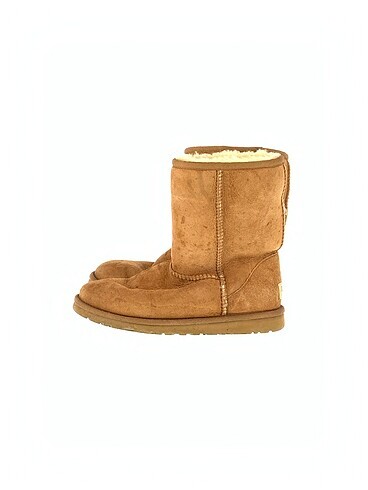 Ugg Bot %70 İndirimli.