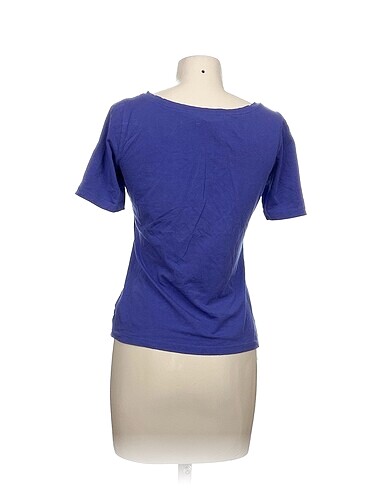 36 Beden Diğer T-shirt %70 İndirimli.