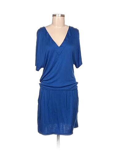 BCBG Maxazria Kısa Elbise %70 İndirimli.