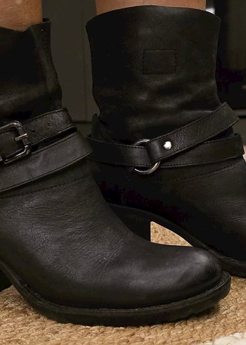 Kadın Siyah Deri Biker Botlar Tokalı