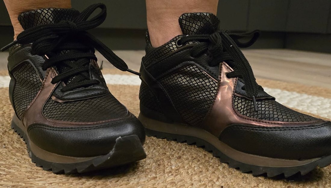 Deri  yılan desenli dolgu topuklu spor ayakkabı - Görsel 3