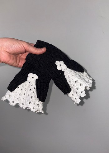 Dantel Detaylı Siyah Beyaz Örgü Eldiven - Görsel 5