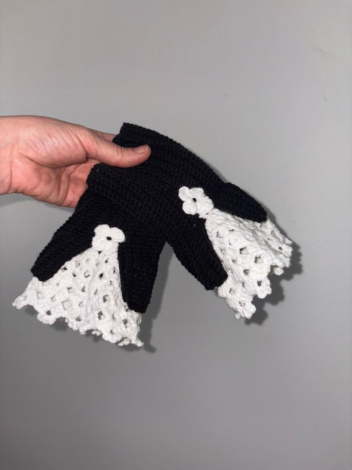 Dantel Detaylı Siyah Beyaz Örgü Eldiven - Görsel 5