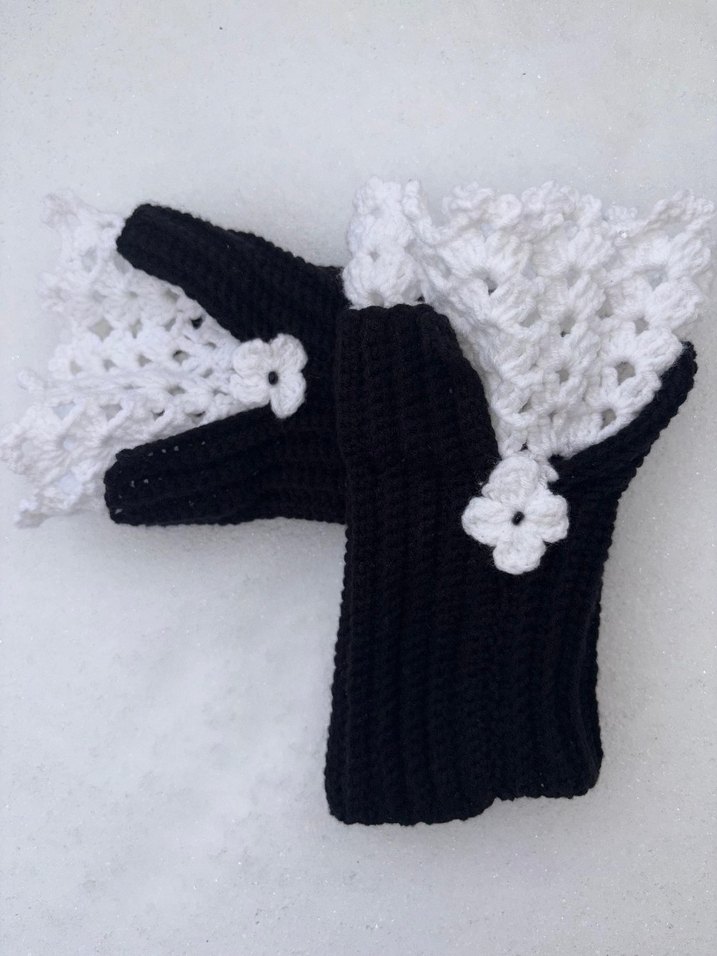 Dantel Detaylı Siyah Beyaz Örgü Eldiven - Görsel 3