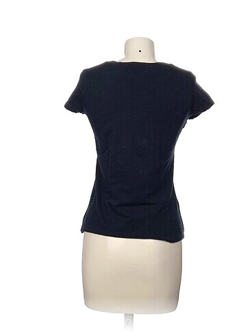 m Beden Armani T-shirt %70 İndirimli.