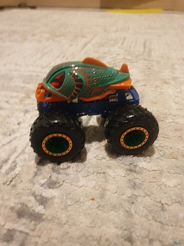  Beden Hot wheels monster trucks Piranhha
