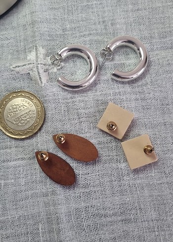 Mango Mini Bohem Tarzı Kahve ve Bej Ahsap ve Beyaz Metal Halka Küpeler