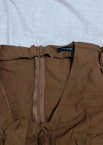 Kahverengi Keten Kısa Tulum, V Yakalı, Kemerli - Görsel 3