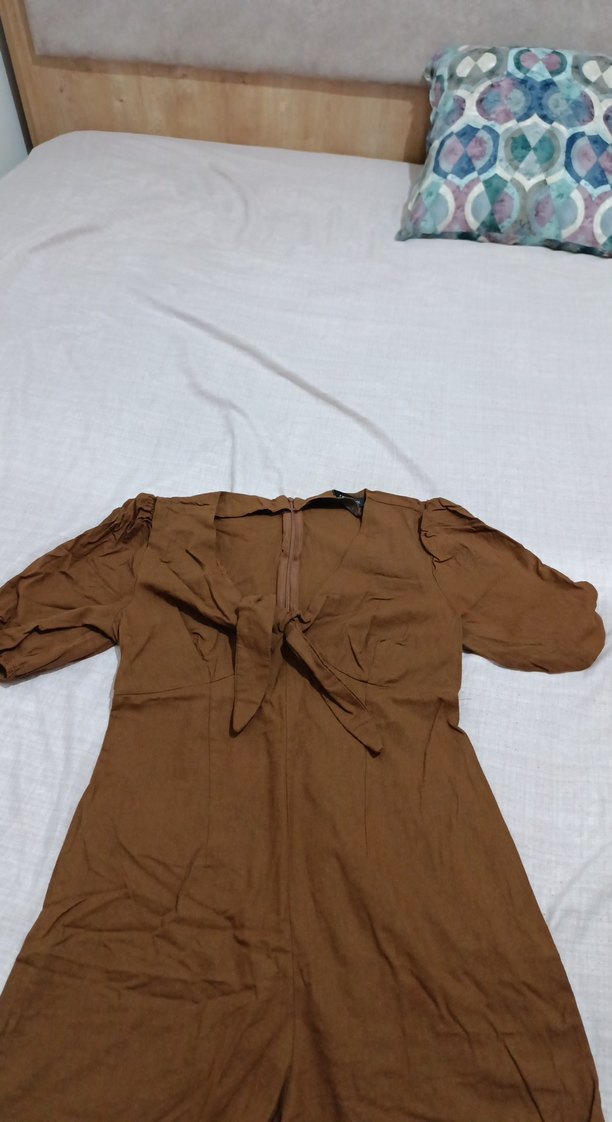 Kahverengi Keten Kısa Tulum, V Yakalı, Kemerli - Görsel 2