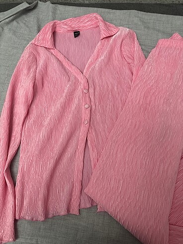 Pembe alt üst takım