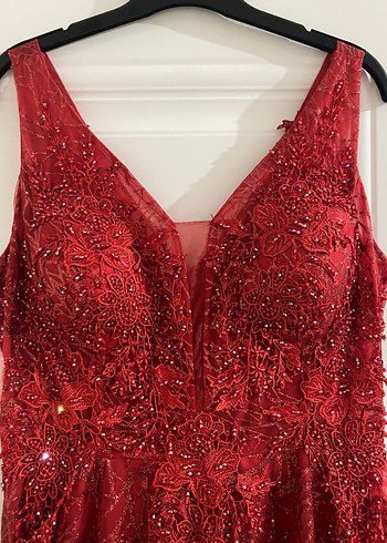 Kırmızı V Yaka Parlak kına abiyesi - Görsel 4