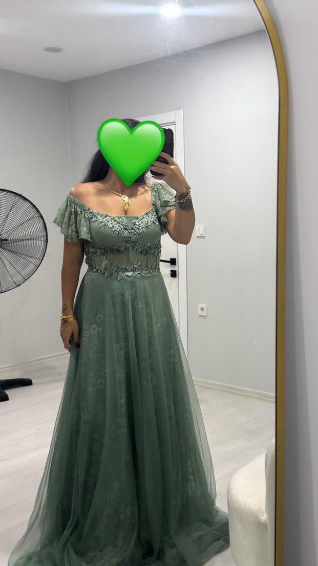 Dantel Detaylı Uzun Straplez Nişan Elbisesi - Görsel 3