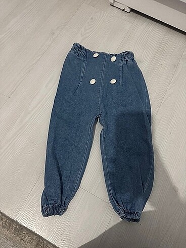 Kız bebek kot pantolon