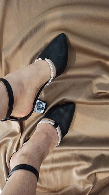 38 Beden siyah Renk Taşlı topuklu ayakkabı (dar kalip)