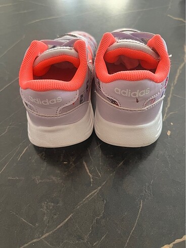 25 Beden Adidas spor ayakkabı az kullanılmış
