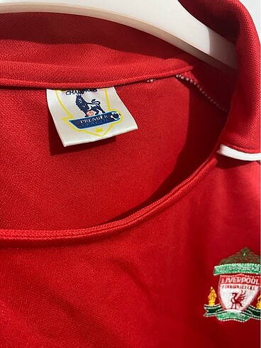 m Beden kırmızı Renk Liverpool Antrenman Forması