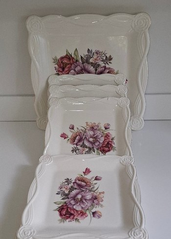 Beden Pastel Çiçek Desenli Kare Yemek Tabağı