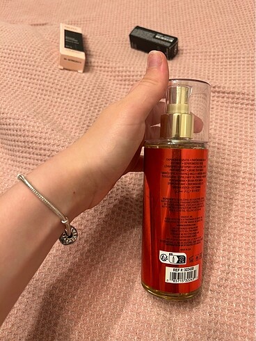  Beden Guess red seductive vucut spreyi body mist
