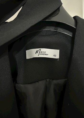 Siyah Kemerli Kadın Midi Blazer - Görsel 2