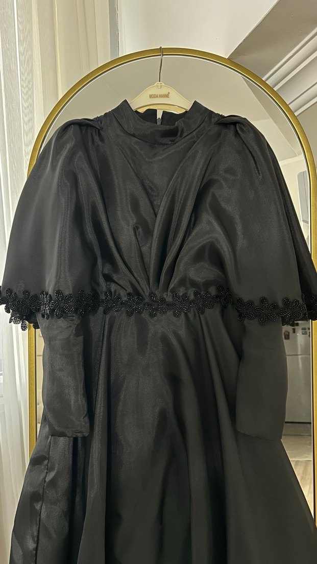 Pelerinli tasarım abiye - Görsel 3