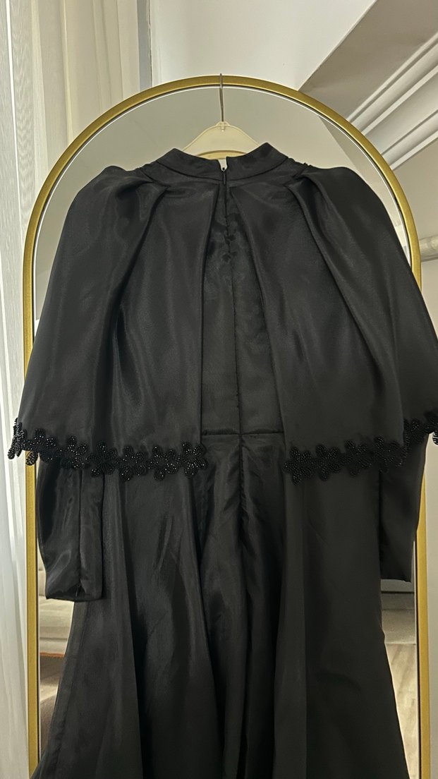 Pelerinli tasarım abiye - Görsel 5