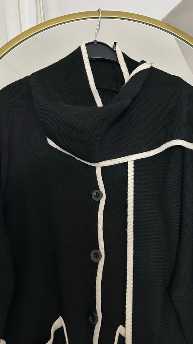 Düğmeli Siyah kendinden atkılı hırka - Görsel 3