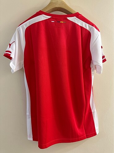 m Beden kırmızı Renk Puma orjinal Arsenal bayan forma