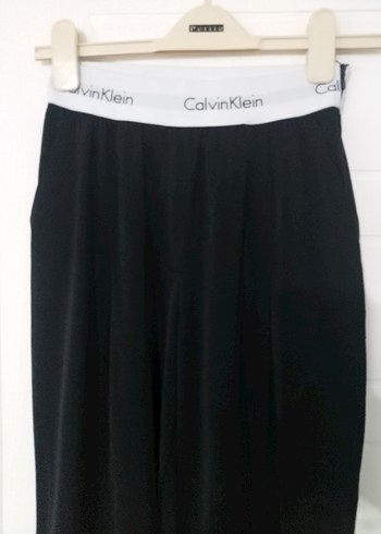 Calvin Klein CK Kadın Siyah Bol Kesim Kumaş Pantolon