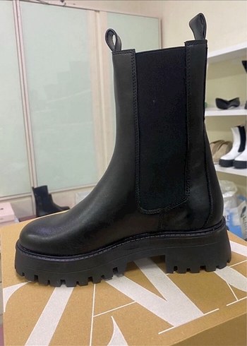 Pull and Bear Siyah Kadın Topuklu Street Style Bot