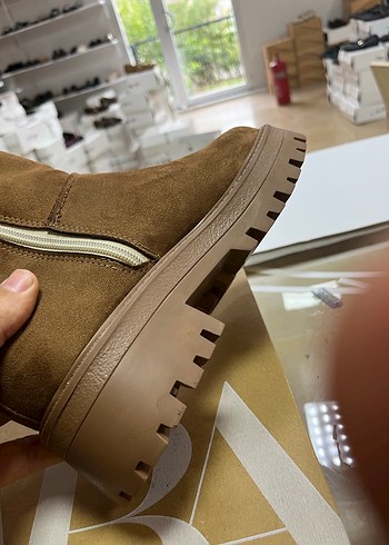 Zara Kahverengi Süet Fermuarlı Platform Kadın Bot