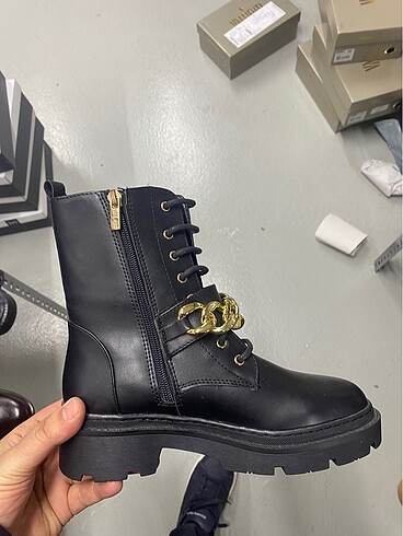 Nine west bot