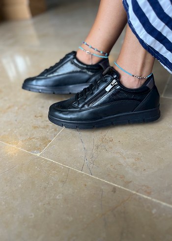 Derimod Siyah Bağcıklı Stiletto Topuklu Kadın Spor Ayakkabı