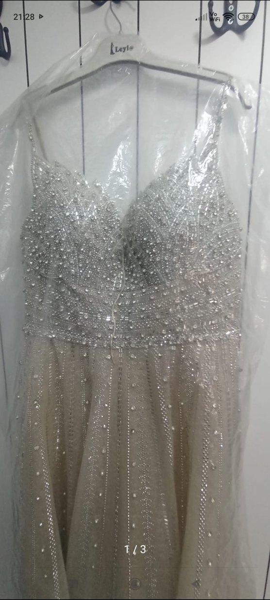 Beyaz Parıltılı Straplez Uzun Gelinlik - Görsel 4